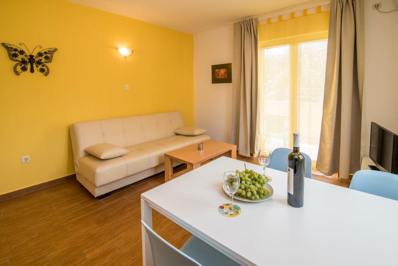 Apartments Sanjin Kornić Buitenkant foto