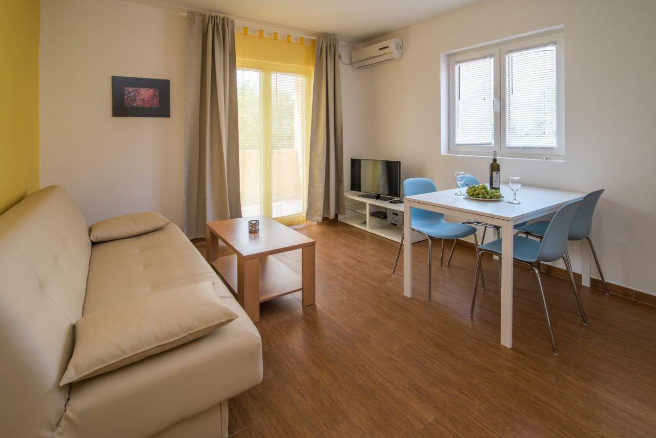 Apartments Sanjin Kornić Buitenkant foto