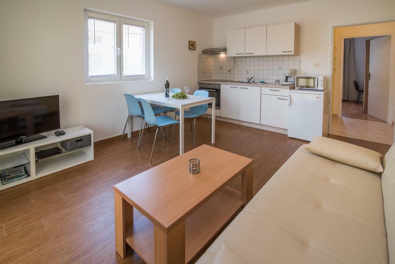 Apartments Sanjin Kornić Buitenkant foto